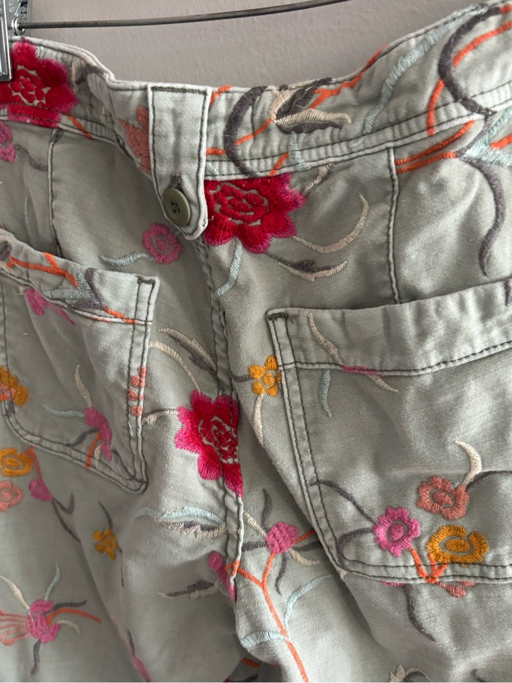 Anthropologie Pilcro Wanderer Embroidered Floral Cargo Pant Sage Pink Size 26 - Picture 5 of 14